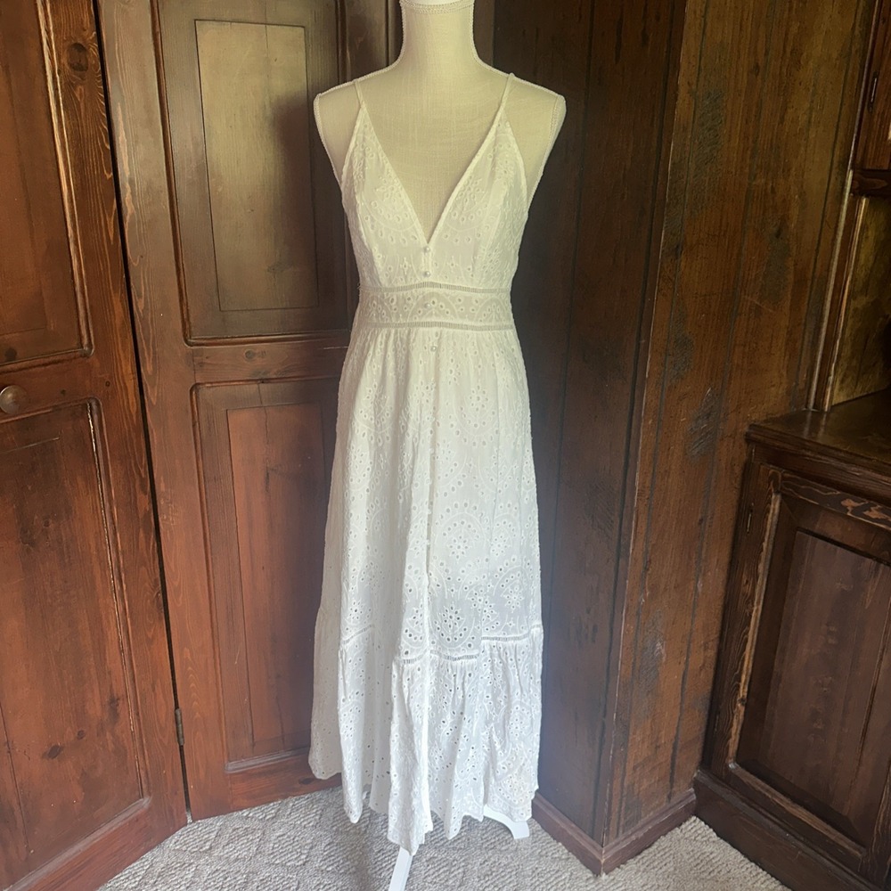 Womens Simplee White Lace Eyelet Maxi Dress Sleeveless V-Neck Size Small Bride